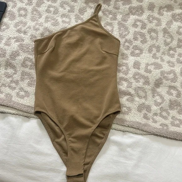 Princess Polly Bodysuit - Picture 2 of 5